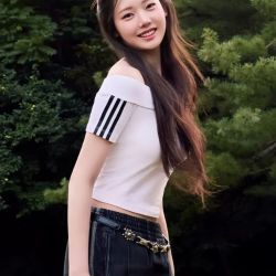 عکس 🫐💆🏻‍♀️𝐓𝐚𝐥𝐤𝐢𝐧𝐠 𝐰𝐢𝐭𝐡 𝐛𝐥𝐮𝐞𝐛𝐞𝐫𝐫𝐲
